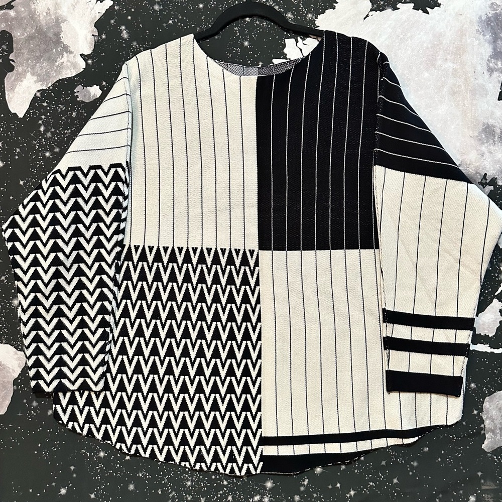 Luna Black & White  Geometric Pattern Knit Sweater
